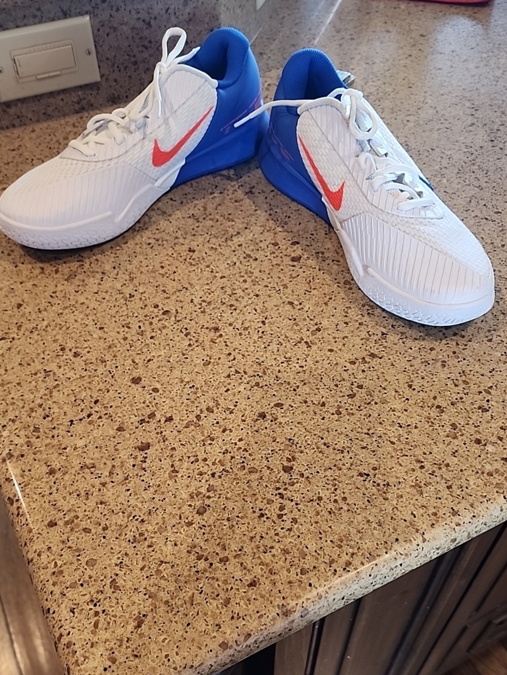 NEW (NO BOX) NIKE COURT AIR ZOOM VAPOR PRO 2. (MEN'S). SIZE-11.5